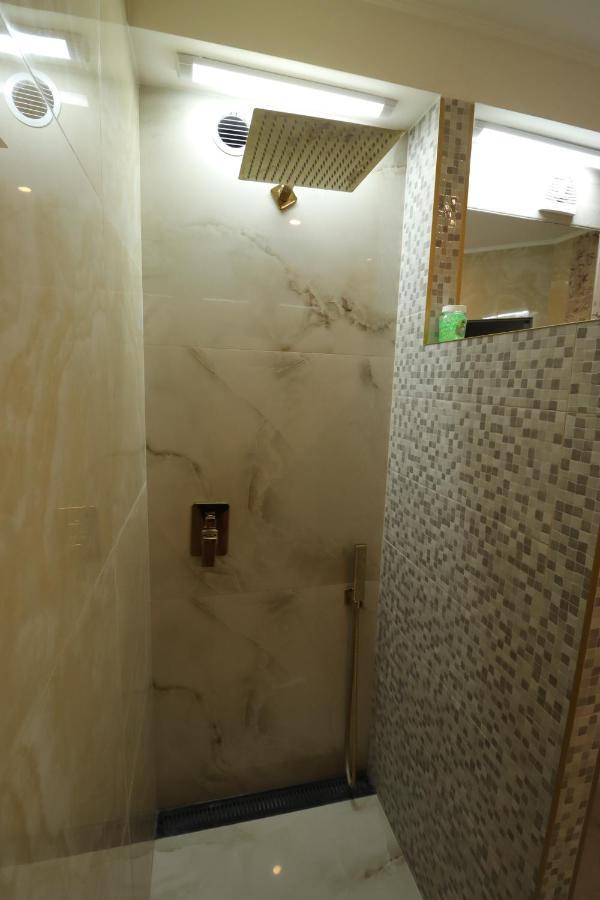 Cosmos Apartamento Ternopil Exterior foto